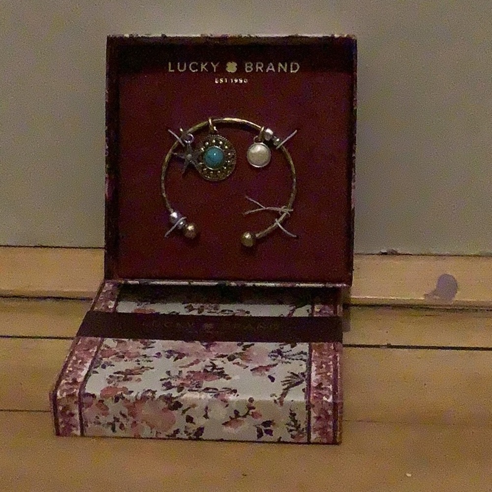 🍾 NIB Lucky Brand Charm Bangle Bracelet